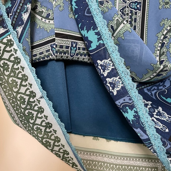 Handkerchief style skirt - Picture 2 of 5